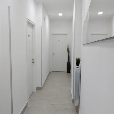 New Era 4* Nápoly